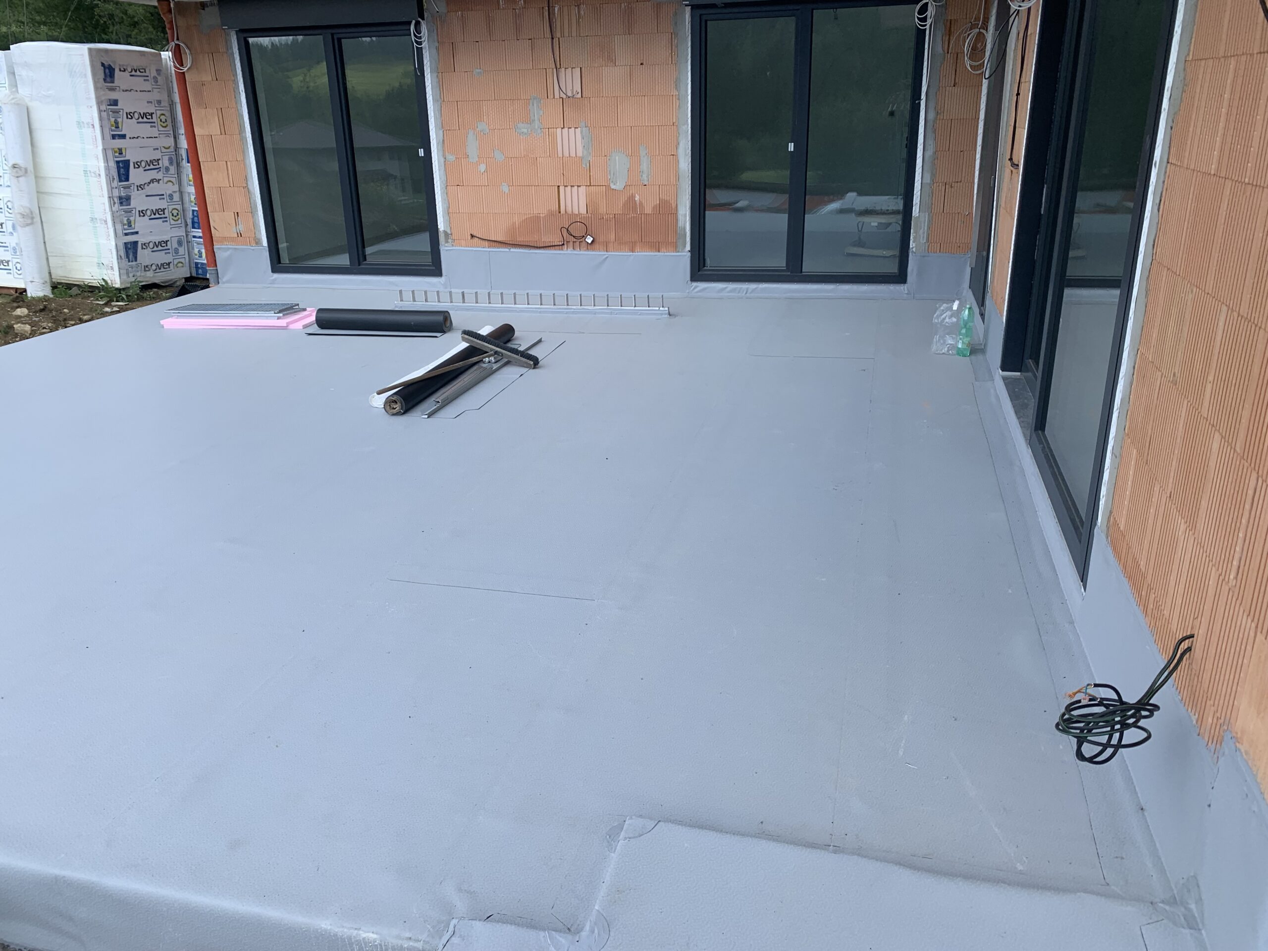 Plochá strecha po oprave (Oravská Polhora, Rodinný dom) – MyRoof