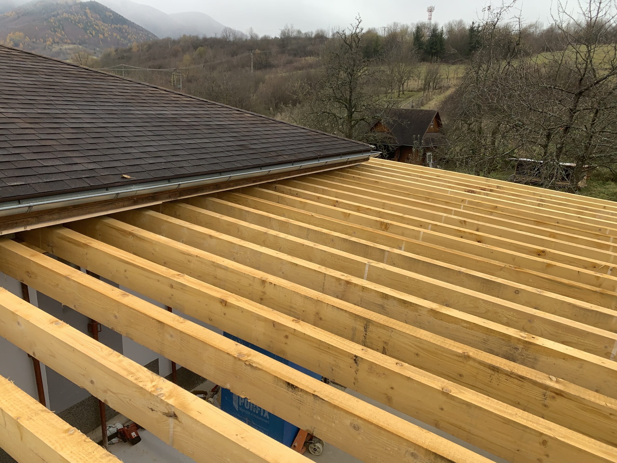 Plochá strecha pred opravou (Belá, Rodinný dom prístavba) – MyRoof