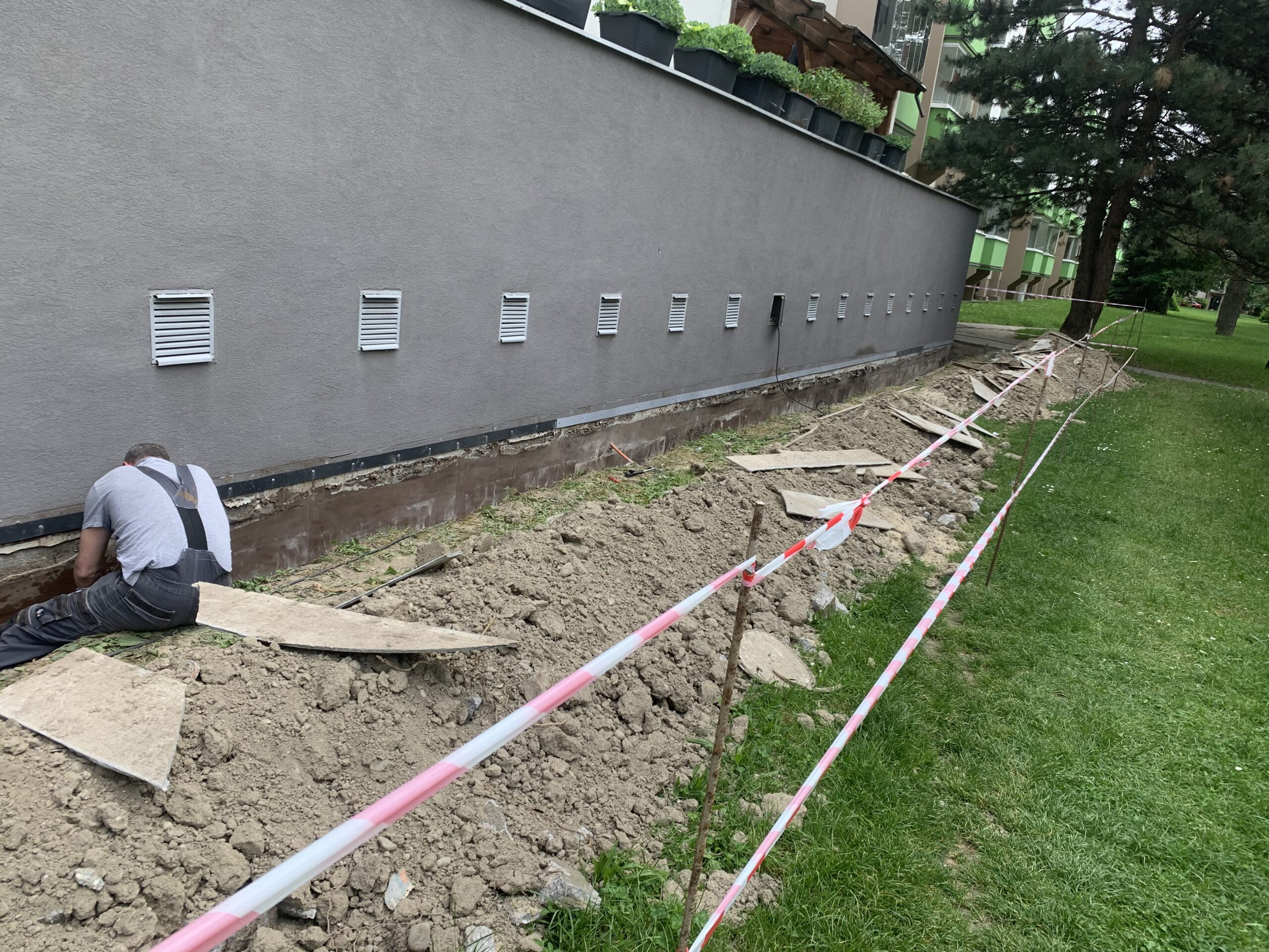 Spodná izolácia základov po odpájaní (Bratislava, Bytový dom) – MyRoof