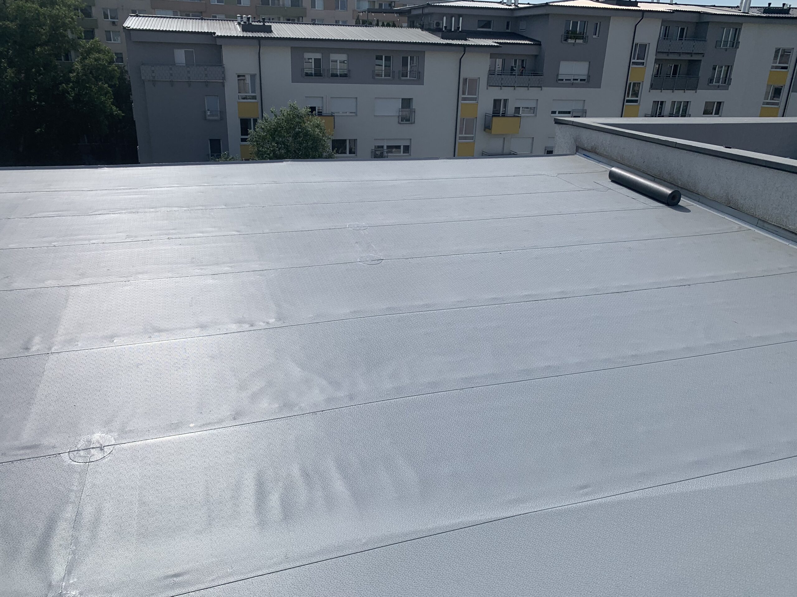 Plochá strecha po oprave (Bratislava, Bytový dom) – MyRoof